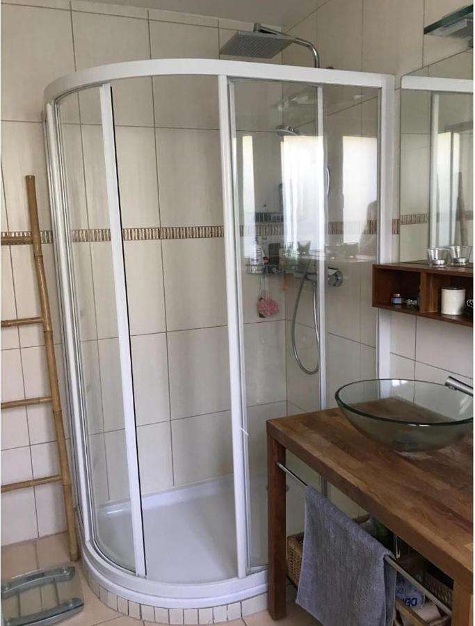 Chambre Lumineuse Dans Une Grande Villa Le Landeron エクステリア 写真